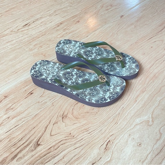 Tory Burch Wedge Flip Flip Sandals with Monogram Woman’s Size 7 - Picture 4 of 7